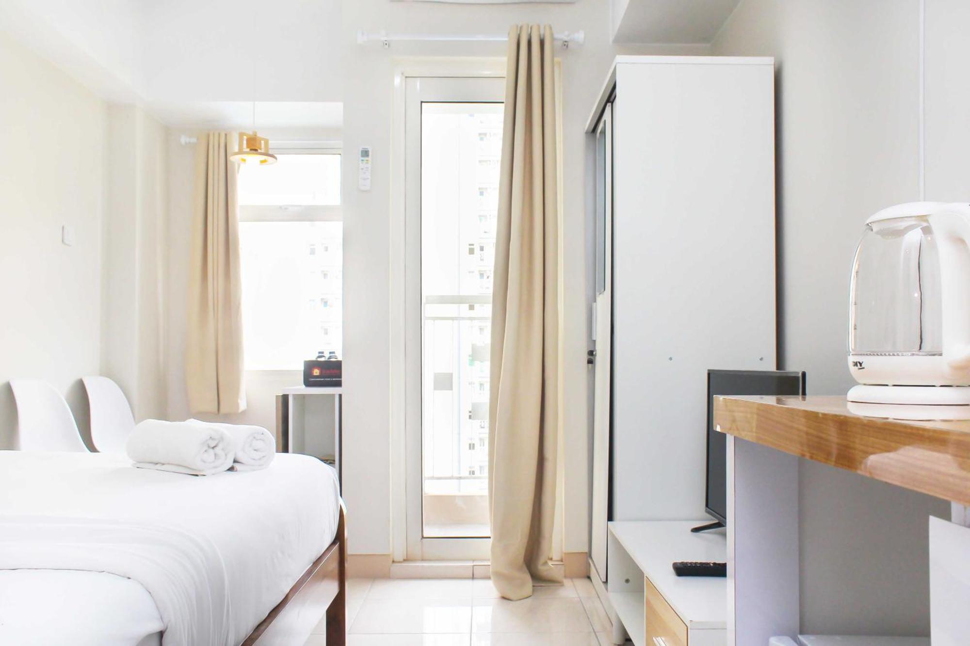 Comfort And Minimalist At Springlake Summarecon By Travelio